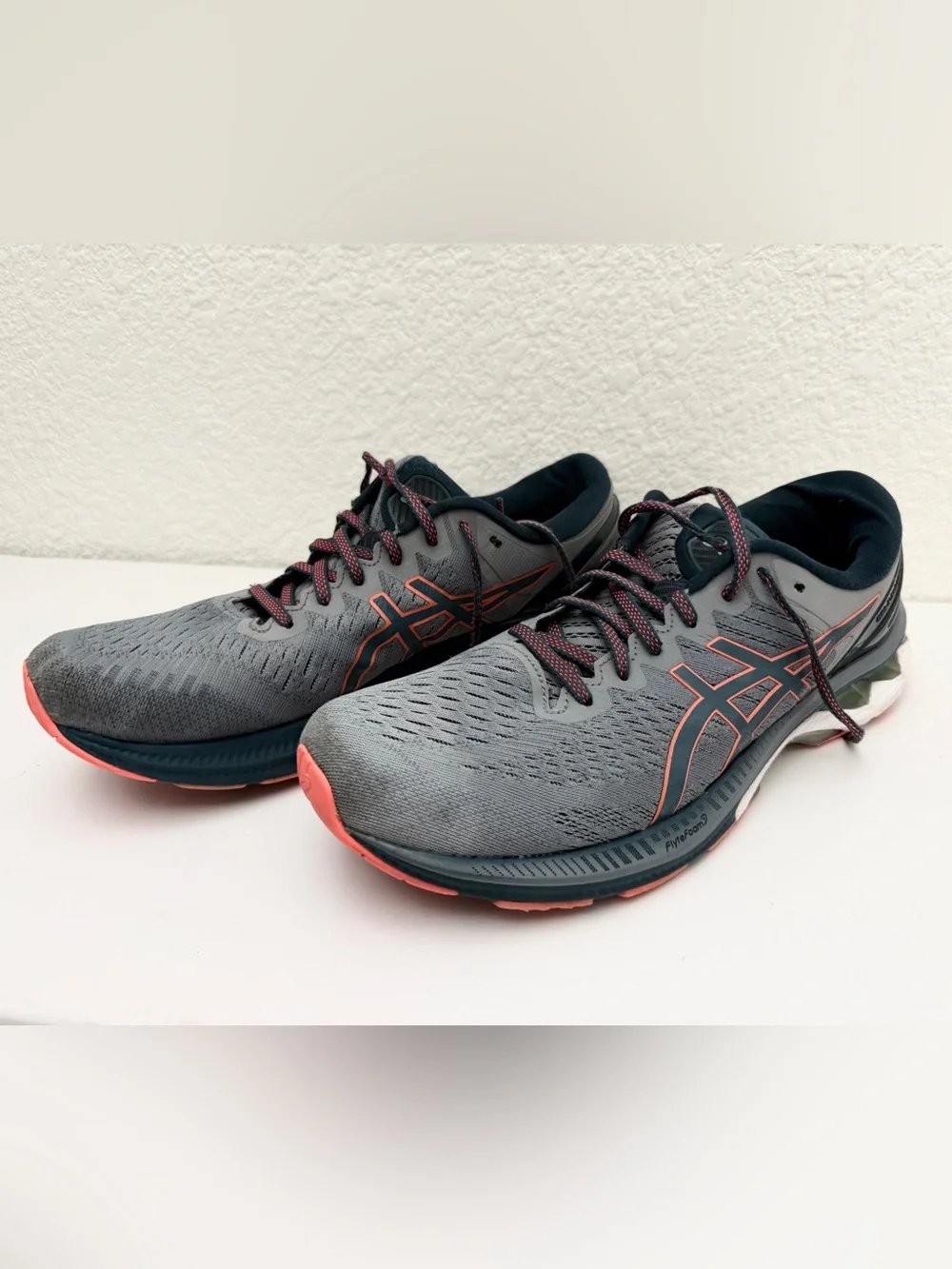 ASICS GEL Kayano 27 Men's Gray Running Shoes Size 10.5 Good Preowned Condition